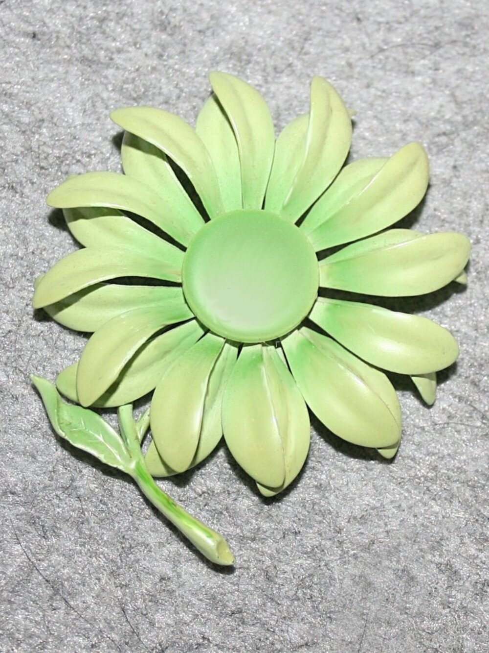 Vintage Daisy Flower Pearl Light Green Enameled Brooch Pin